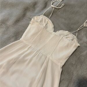 Elegant White Sleeveless Dress